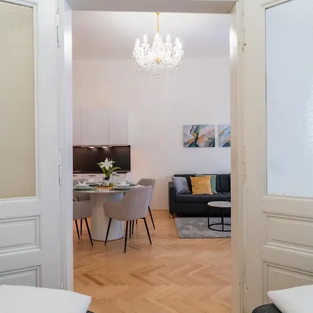 Crystal In Center Of Apartment *