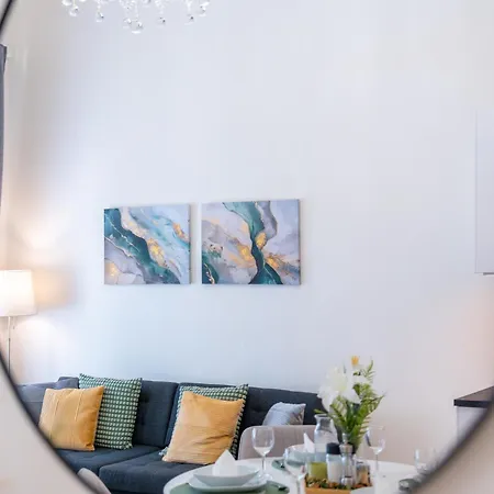 Crystal In Center Of Apartment