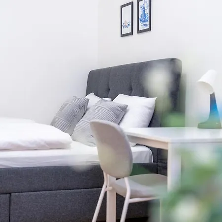 Crystal In Center Of Apartamento *