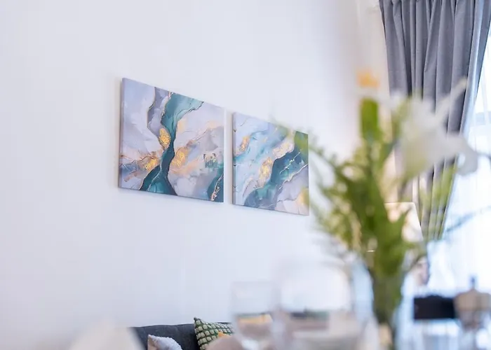 Crystal In Center Of Appartement