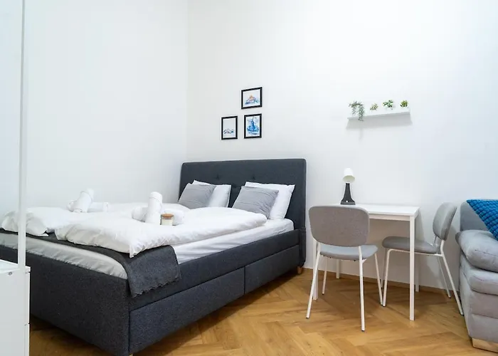 Crystal In Center Of Appartement