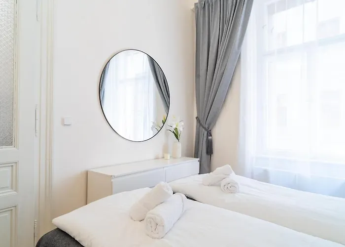 Crystal In Center Of Appartement Prague